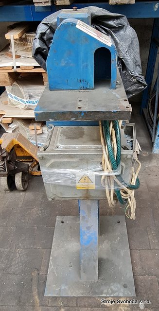 Vykružovací stroj na plech, motorový - chybí motor  (14859 - pridat - Vykružovací stroj na plech, motorový - chybí motor (2).jpg)